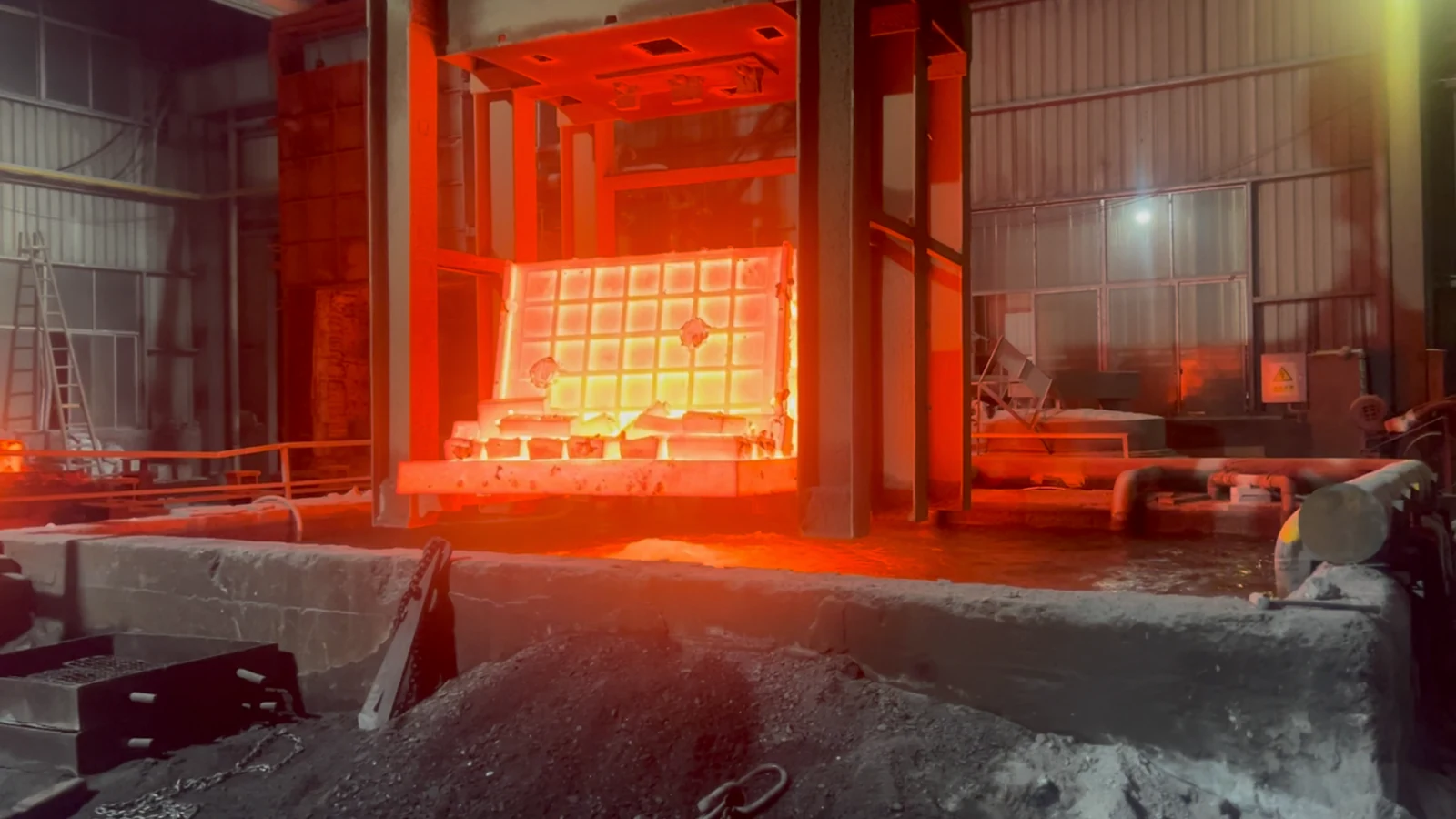 Industrial heat treatment furnace